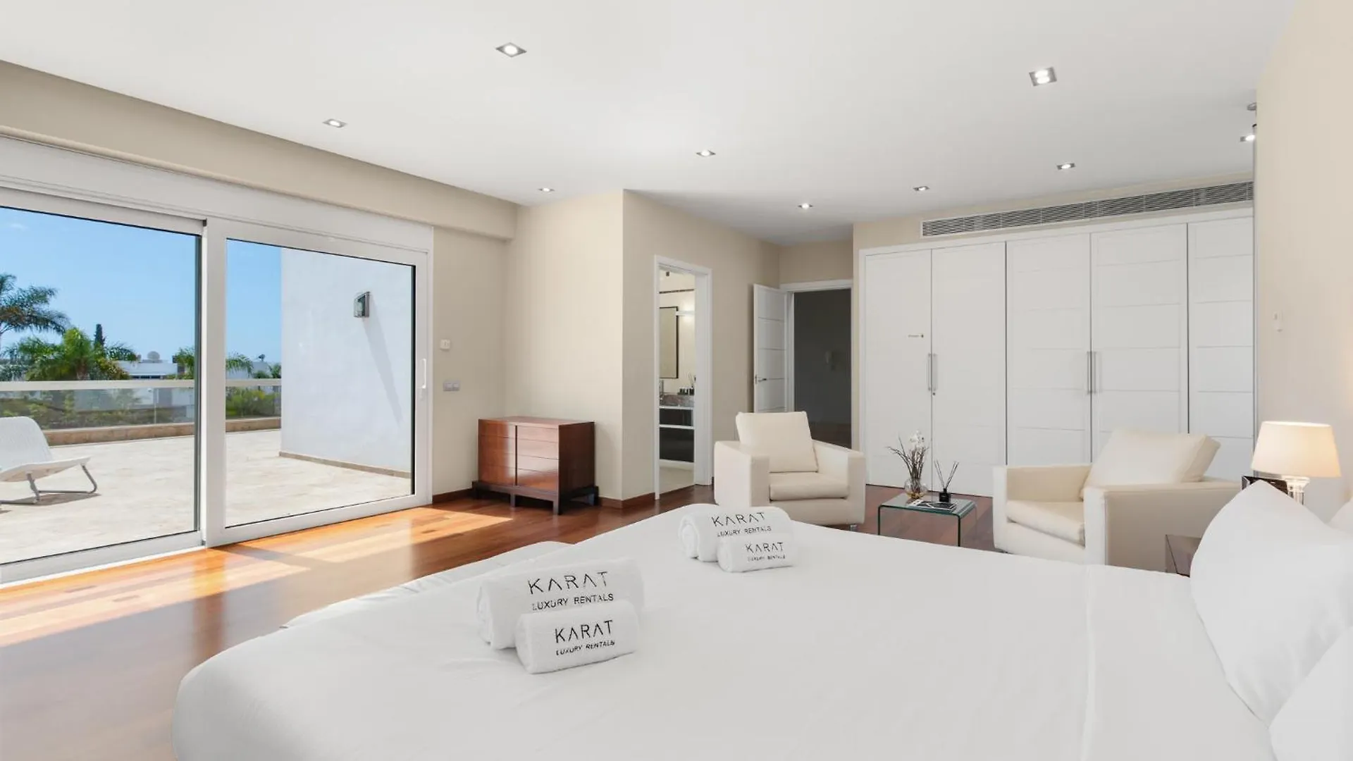 Karat Villa Oasis Del Duque アデヘ