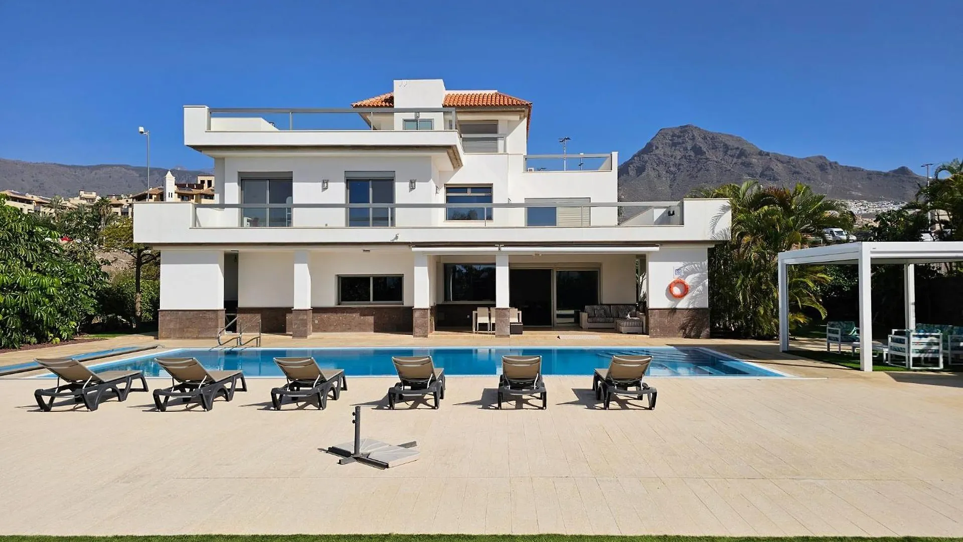 Karat Villa Oasis Del Duque アデヘ 0*,